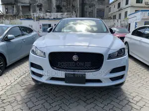 Jaguar F-Pace 20d Premium AWD 2018 White