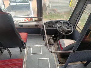 Isuzu FRR 2010 Yellow