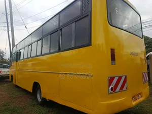 Isuzu FRR 2010 Yellow