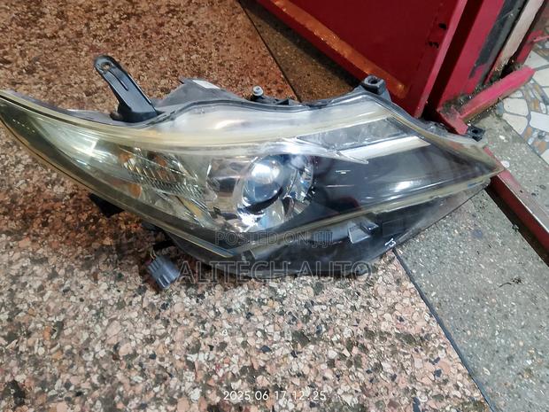 Toyota Auris Headlight 2014 Non