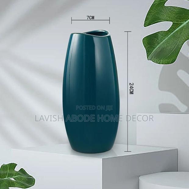 Modern Dark Green Ceramic Flower Vase - thumbnail 3