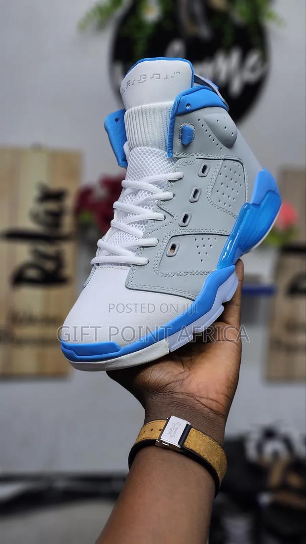 Jordan 6 Retro Grey Sneakers - thumbnail 2