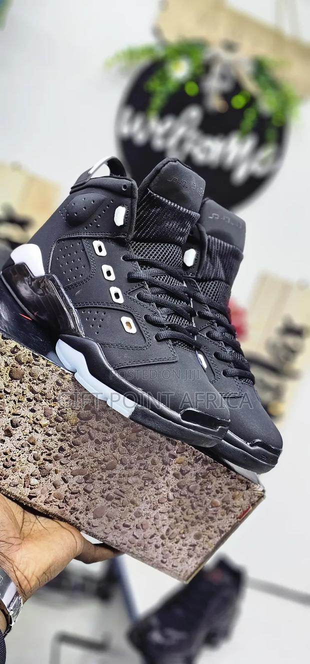 Black Jordan 6 Retro Sneakers - thumbnail 2