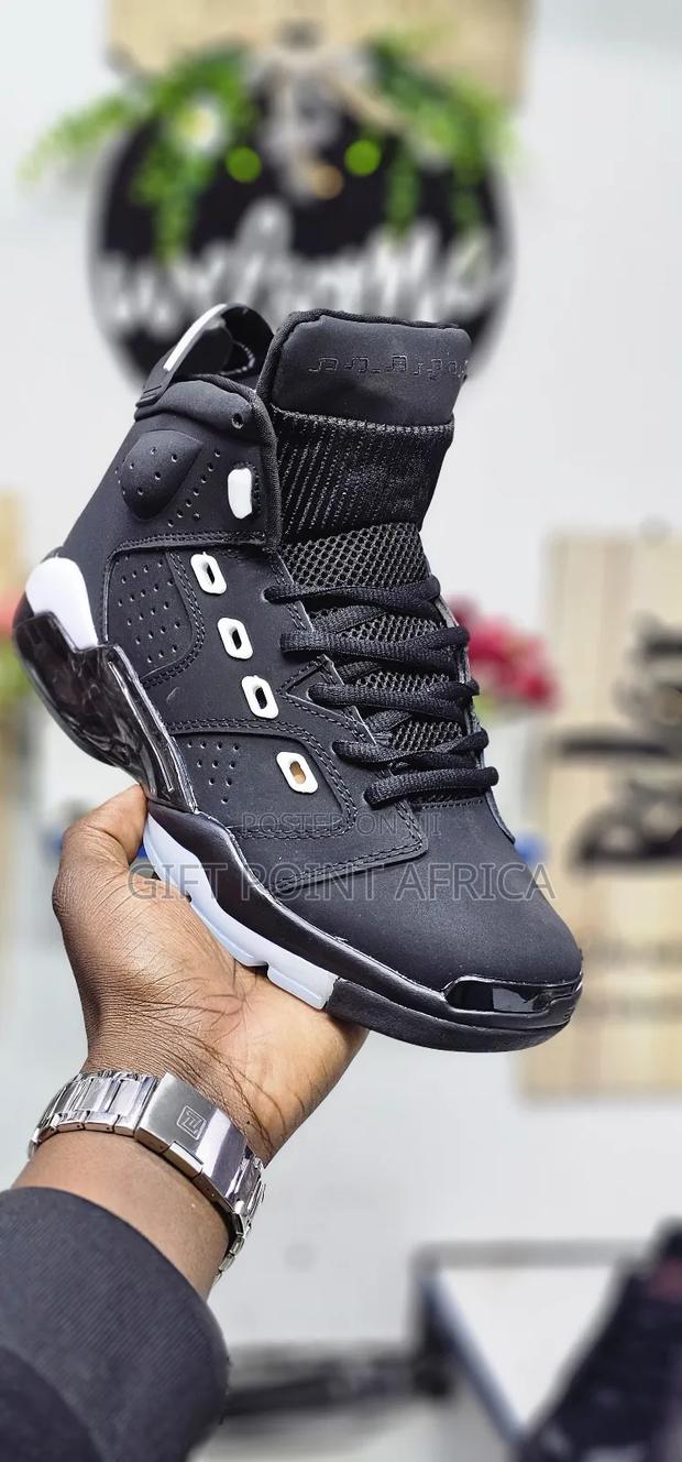 Black Jordan 6 Retro Sneakers - main view