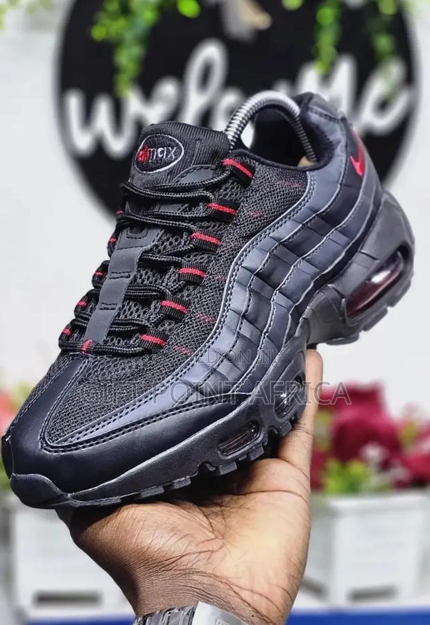 Black Airmax 95 Sneakers - main view