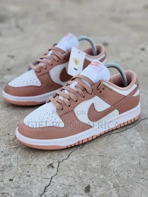 *Nike Sb Dunks - "Rosé Whisper*
Sneakers