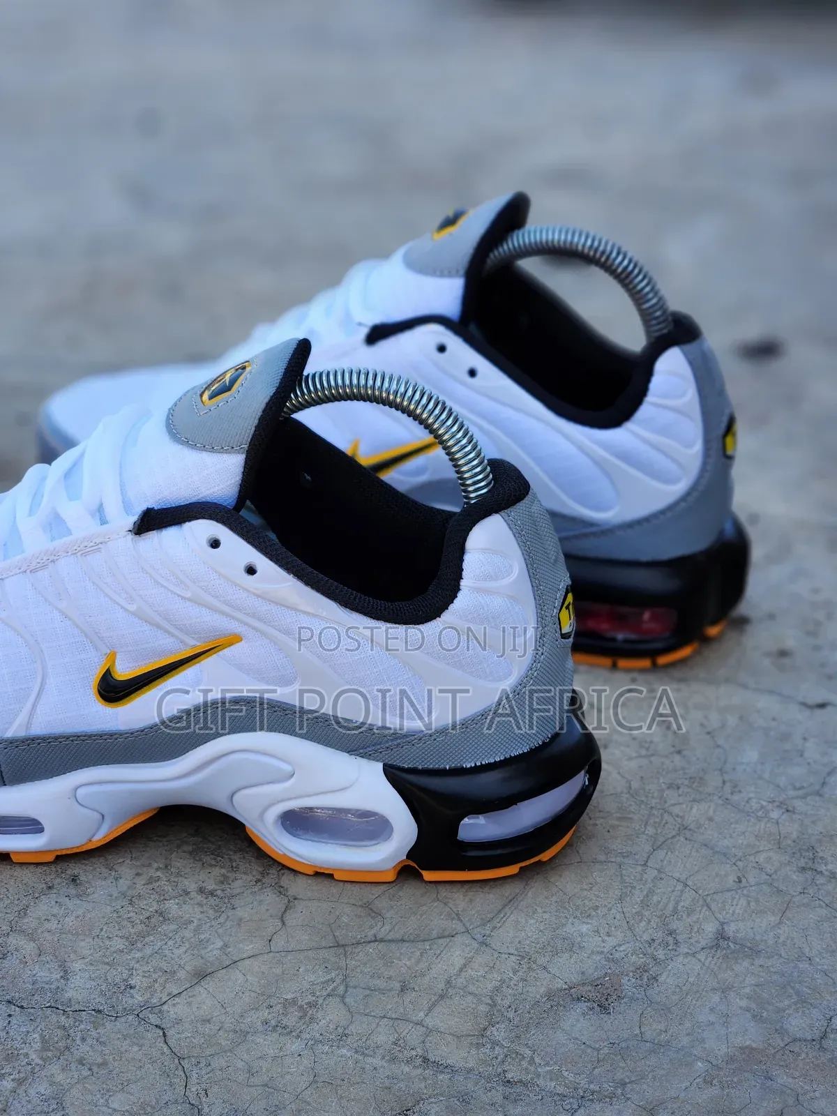 *Nike Air Max Tn Plus*  _white Orange_sneakers