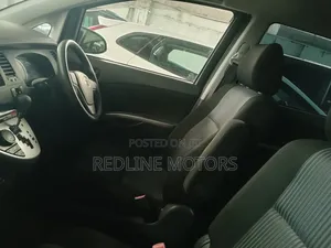 Toyota ISIS 2017 White