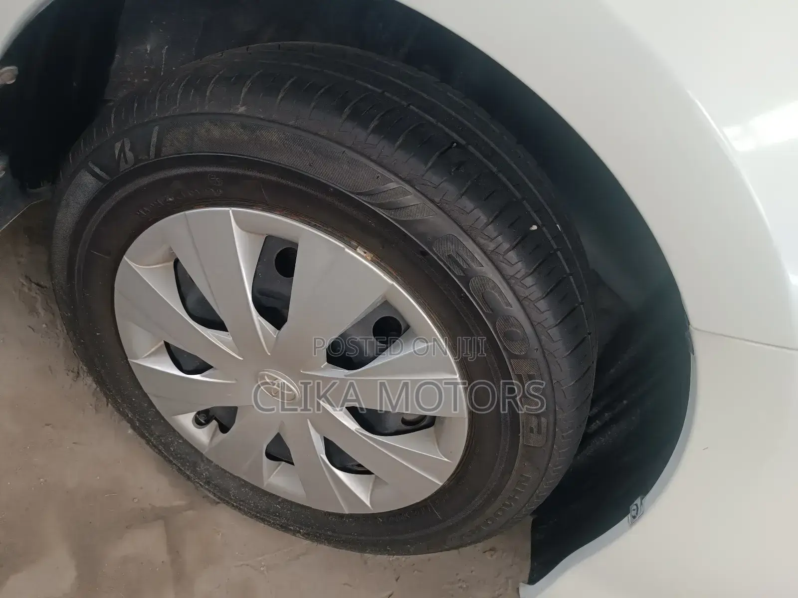 Toyota ISIS 2017 White