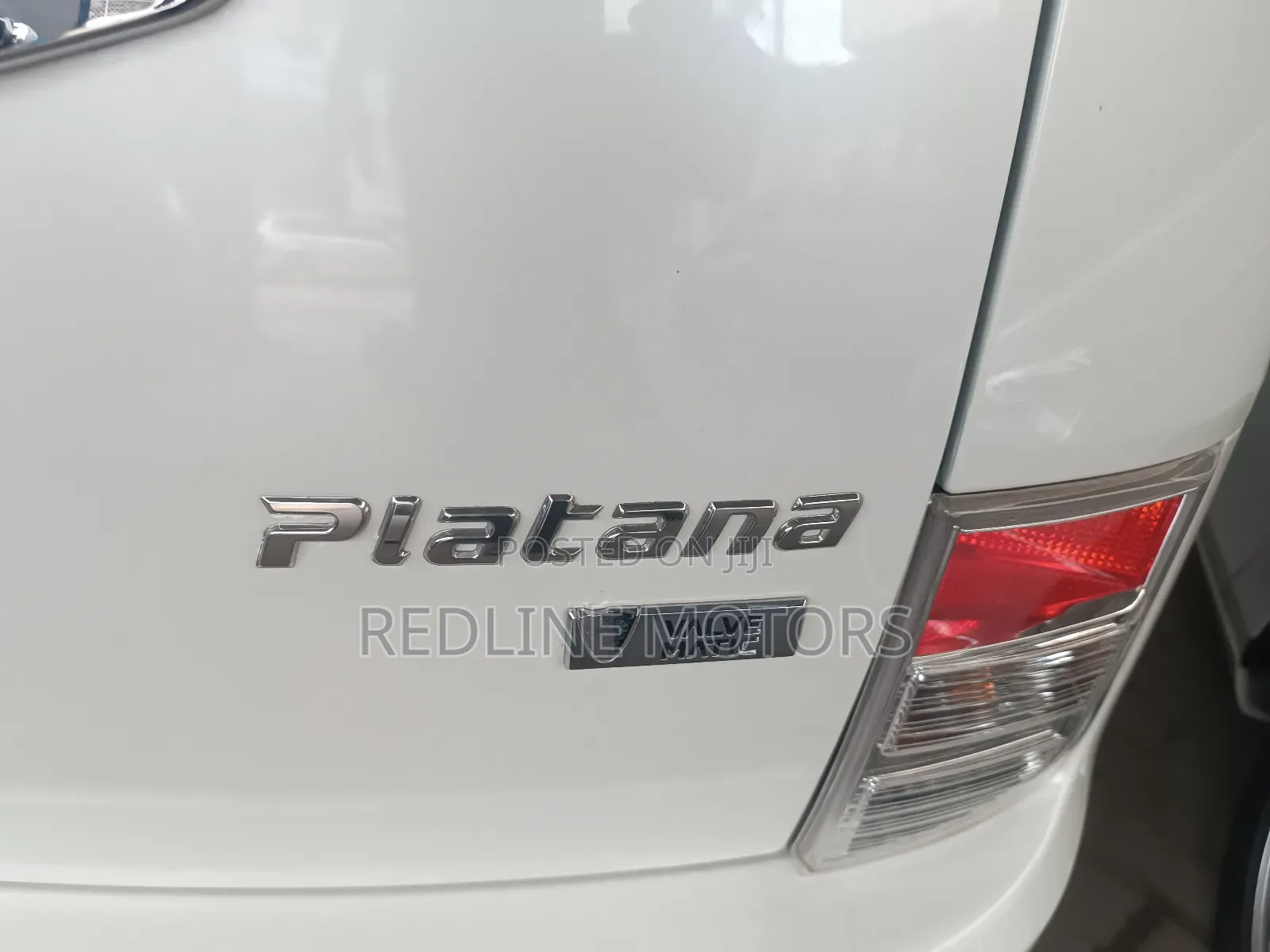 Toyota ISIS 2017 White
