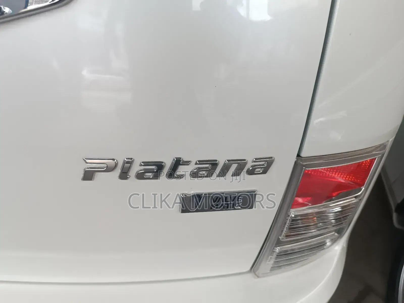 Toyota ISIS 2017 White
