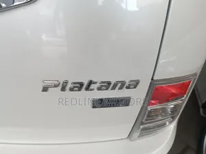 Toyota ISIS 2017 White