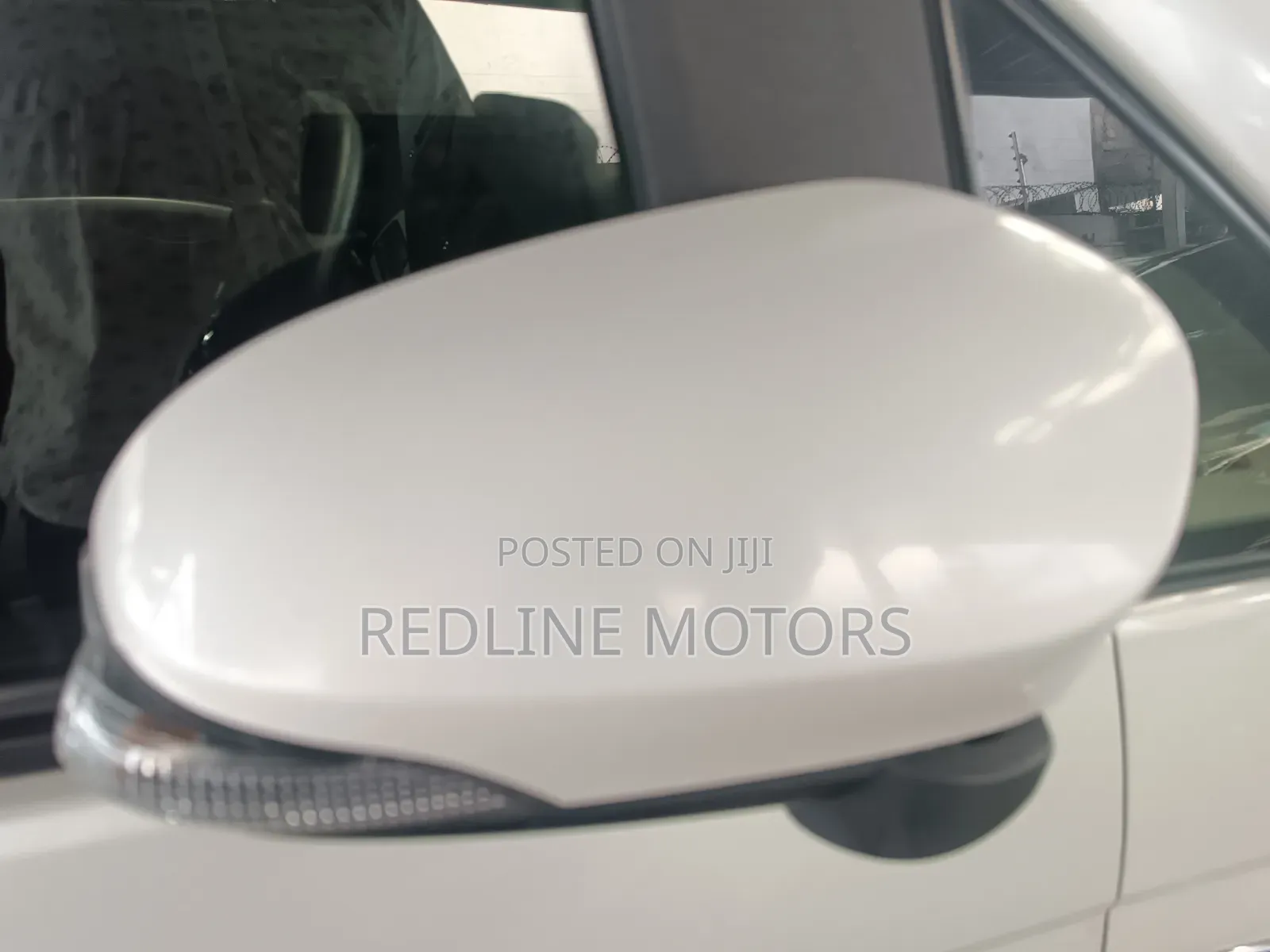 Toyota ISIS 2017 White