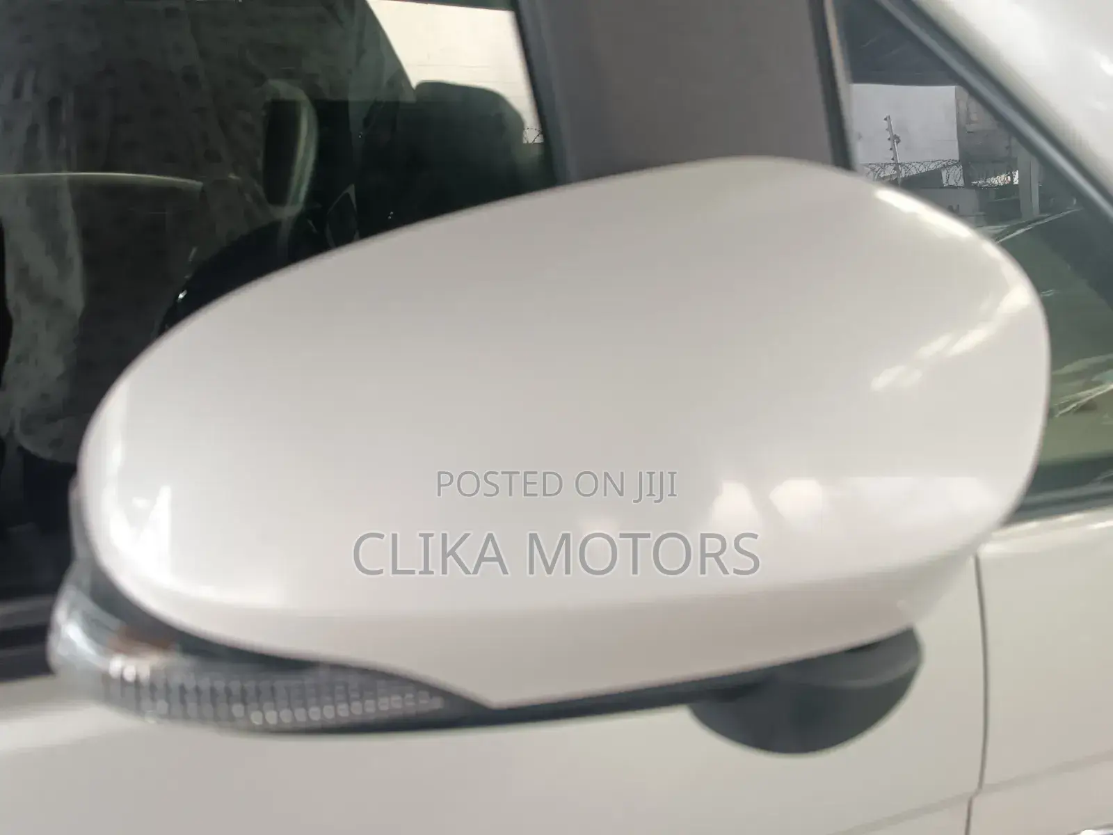Toyota ISIS 2017 White