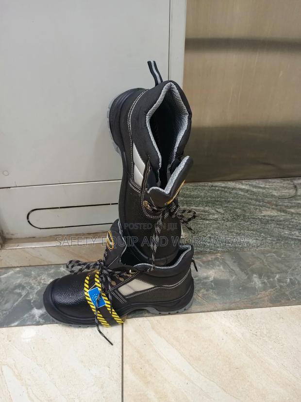 Ultimate Plus Safety Boot Oil And Slip Resistant.