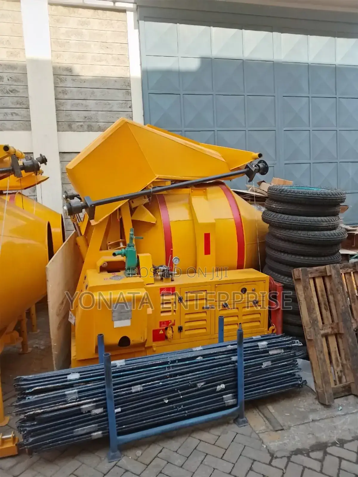 Heavy Duty Self Loading Concrete Mixers