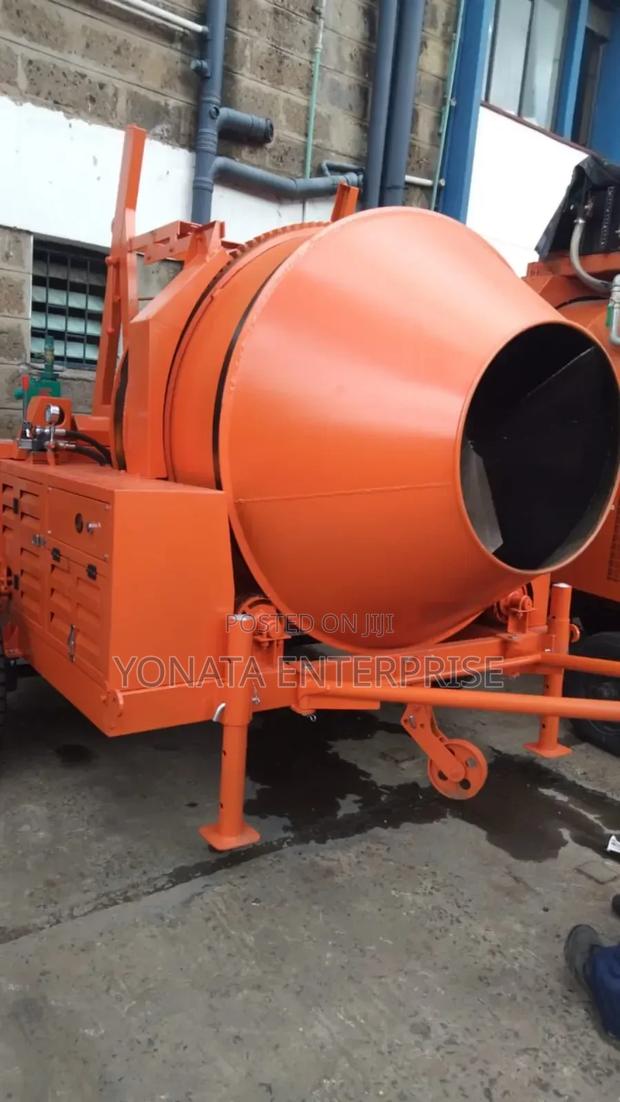 Fully Hydraulic Self Loading Concrete Mixers - main view