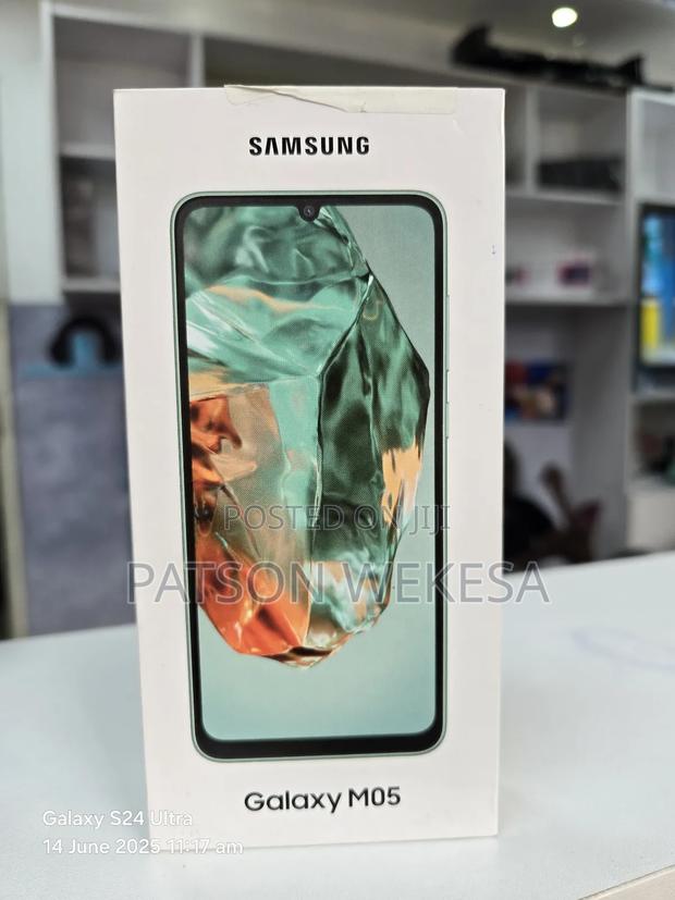 New Samsung Galaxy M05 64 GB Green