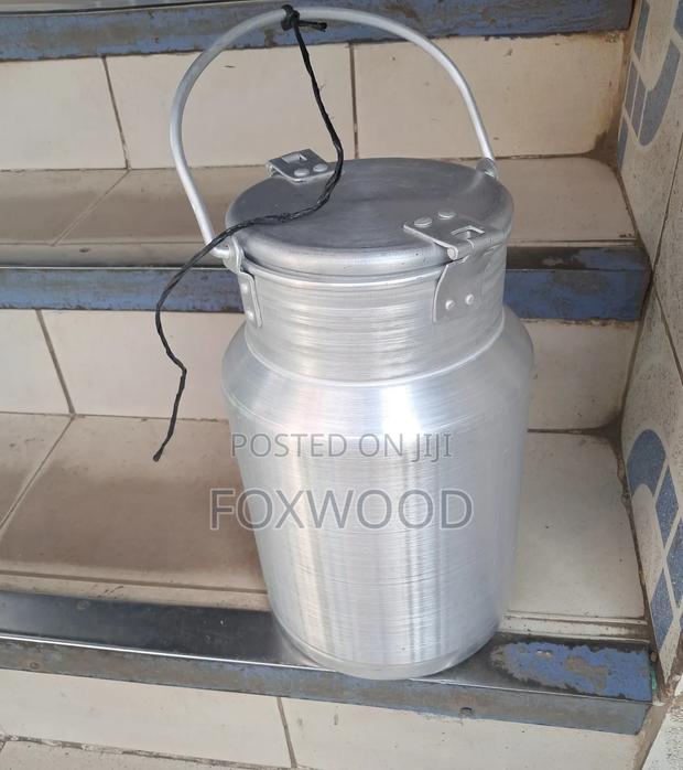 Lion Brand Aluminum Milk Can With Lock 9ltrs. - thumbnail 3