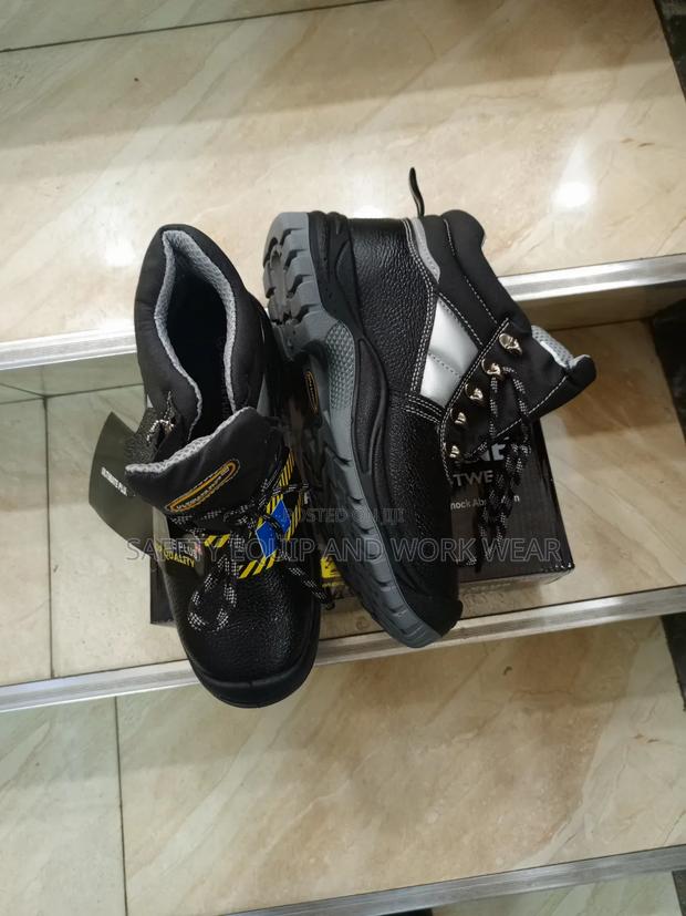 Ultimate Plus Safety Boot For Long Term Wear.