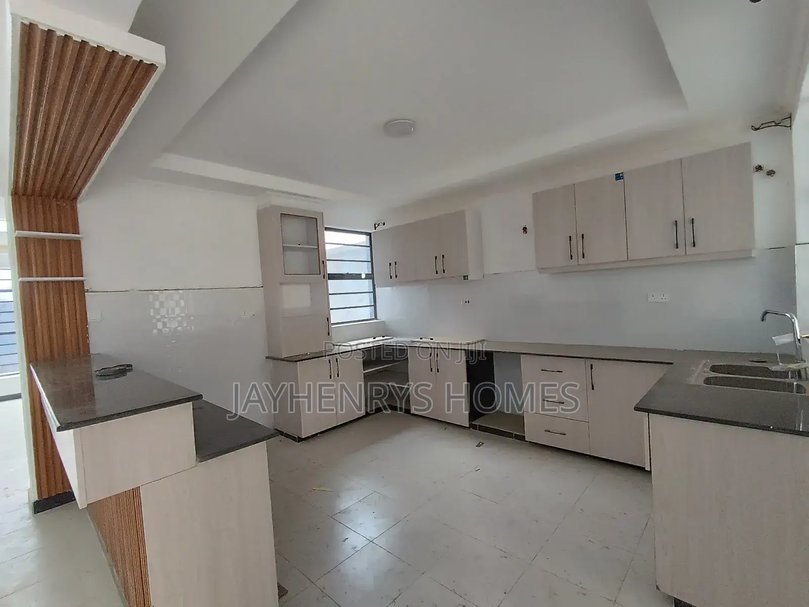 4bdrm House in Muigai Inn, Kenyatta Road / Theta for sale