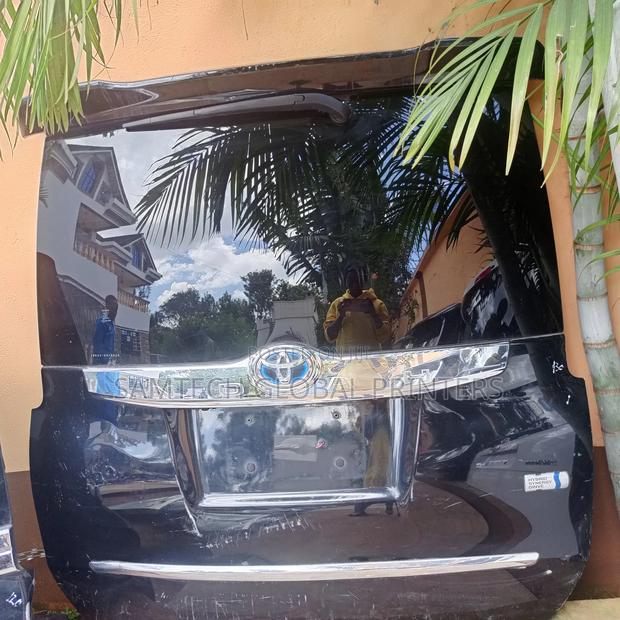 Luxury Grade Toyota Noah Boot Available
