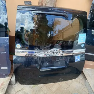 Benchmark Quality Toyota Noah Boot