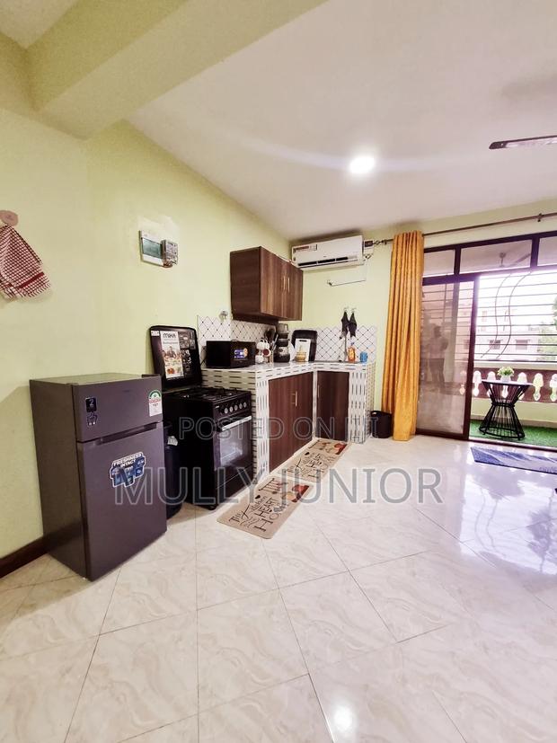 Spacious Studio Apartment - thumbnail 5