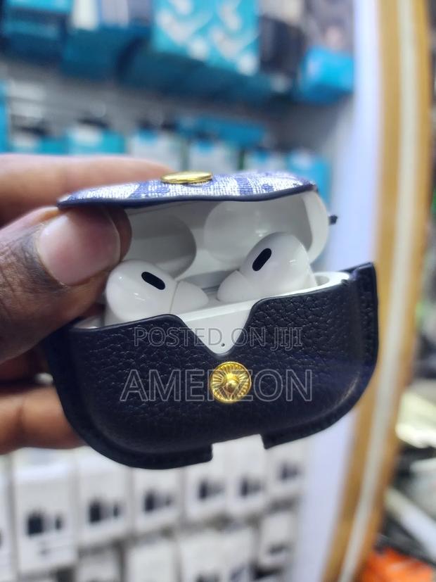 Airpods Pro Leather Case - thumbnail 3