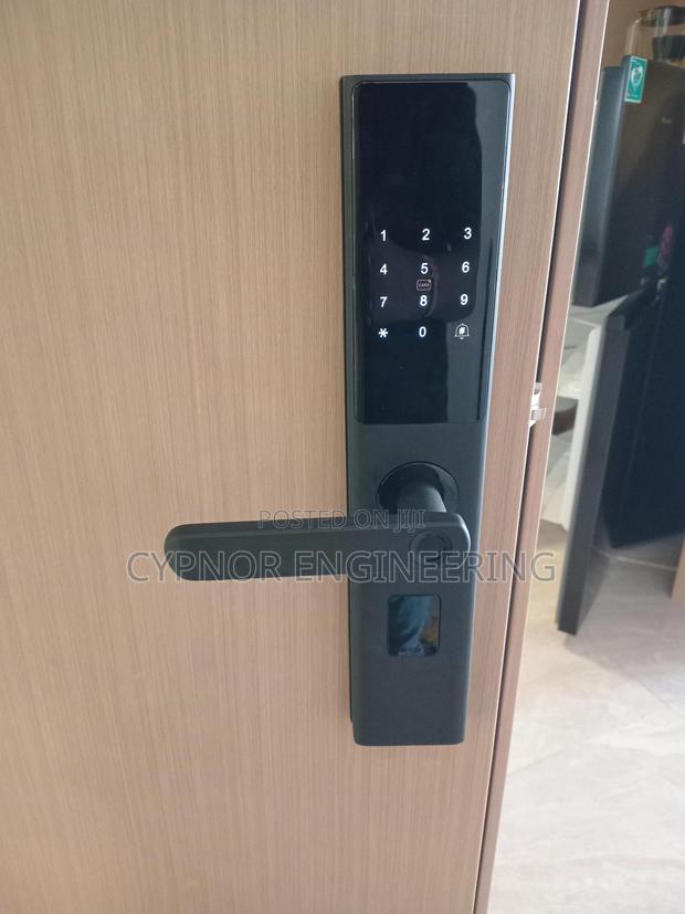 Biometric Locks for Hotel Security - thumbnail 2