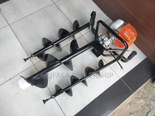Powerful Petrol-Driven Earth Auger - thumbnail 2
