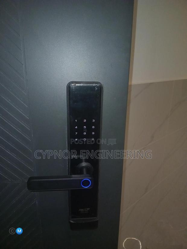 Smart Biometric Locks for Airbnbs With Fingerprint and Cards - thumbnail 2
