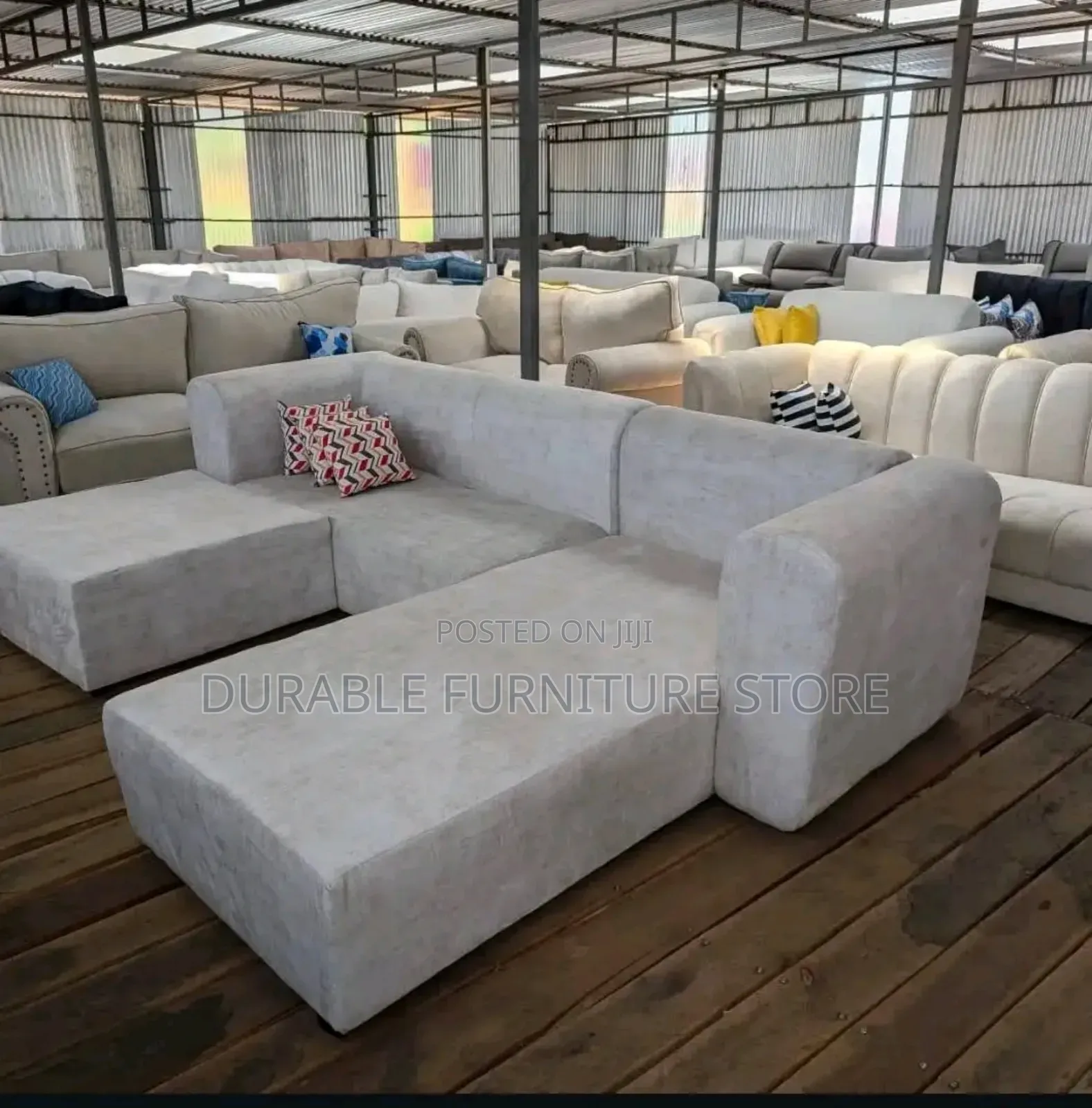 Smart  Coner And A Big Table