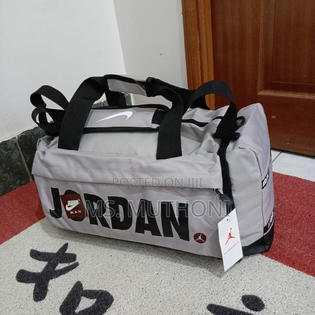 Large Capacity Fashion Travel/ Gym / Sports Bag*