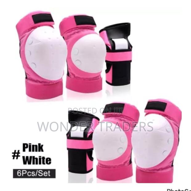 Knees Guards Availlable In Blue Black And Pink
