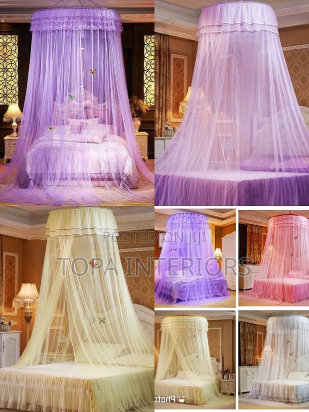 Classic Light Weight Round Mosquito Nets With Ceiling Hook - main view