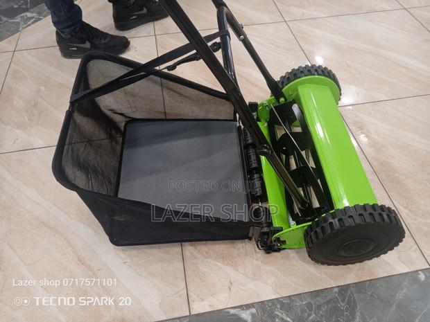 Manual Lawn Mower With A Bag - thumbnail 5
