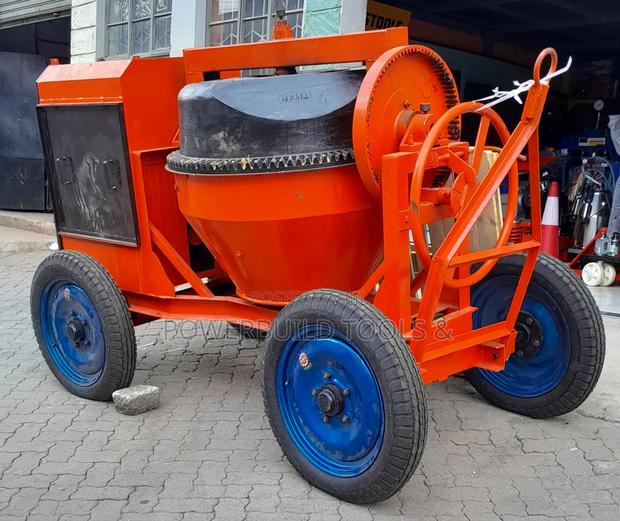 Titan Concrete Mixer 7.5hp Engine