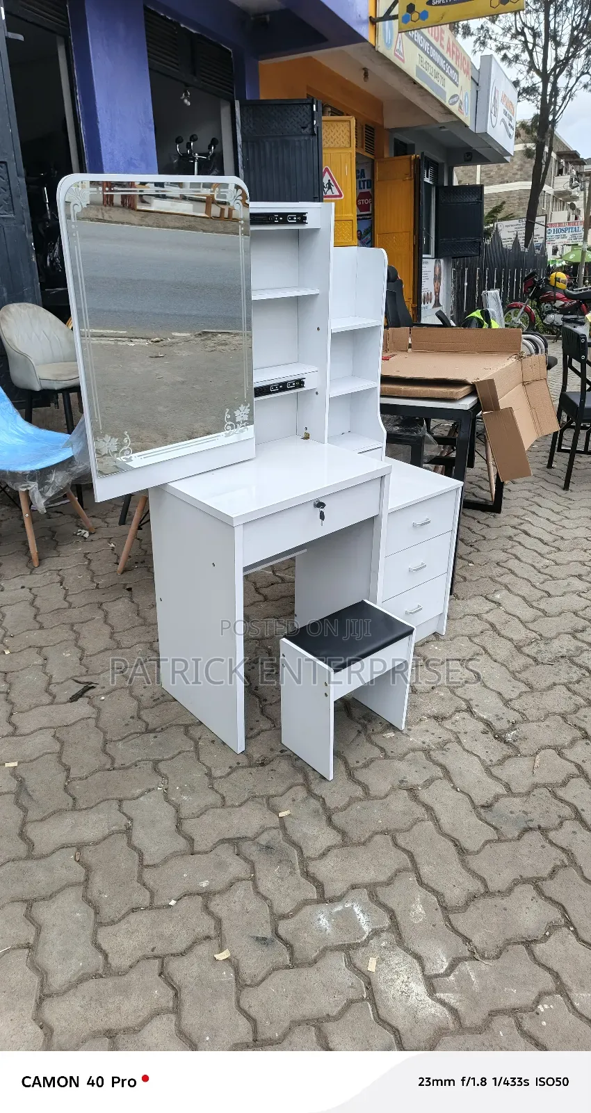 European Impoterd Modern Dressing Table With Sliding Mirror