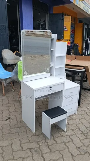 European Impoterd Modern Dressing Table With Sliding Mirror