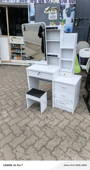 European Impoterd Modern Dressing Table With Sliding Mirror