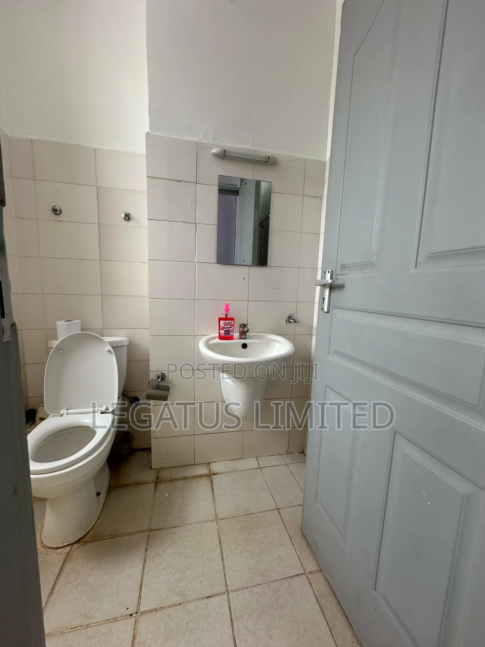 Studio Airbnb , Racecourse Near the Junction Mall - Legatus Cozy Homes