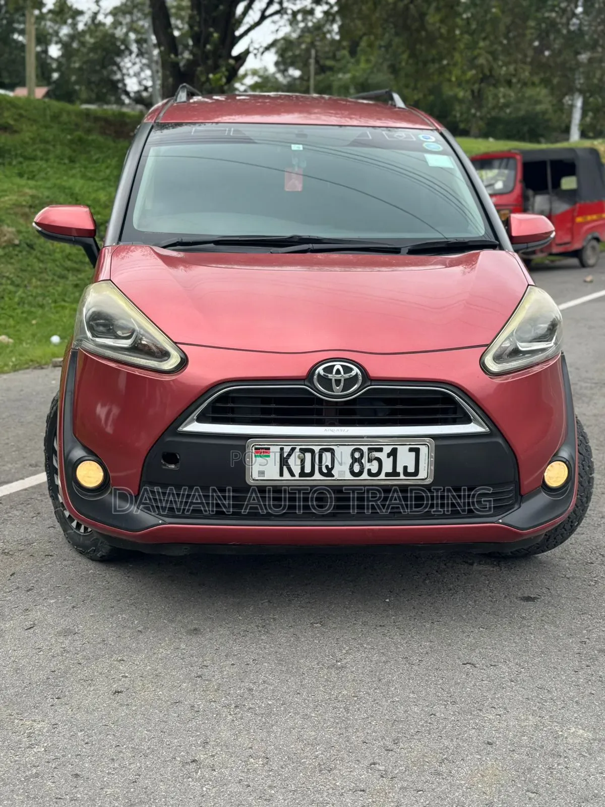 Toyota Sienta 2017 Red