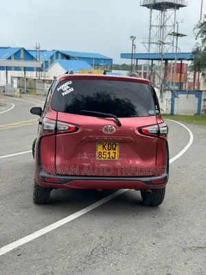 Toyota Sienta 2017 Red