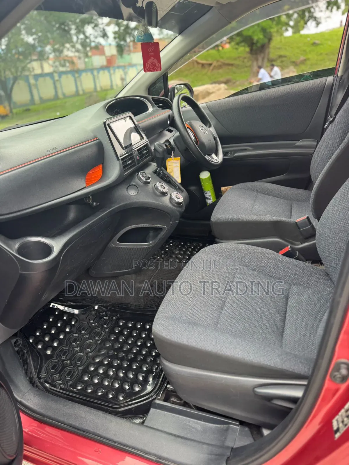 Toyota Sienta 2017 Red