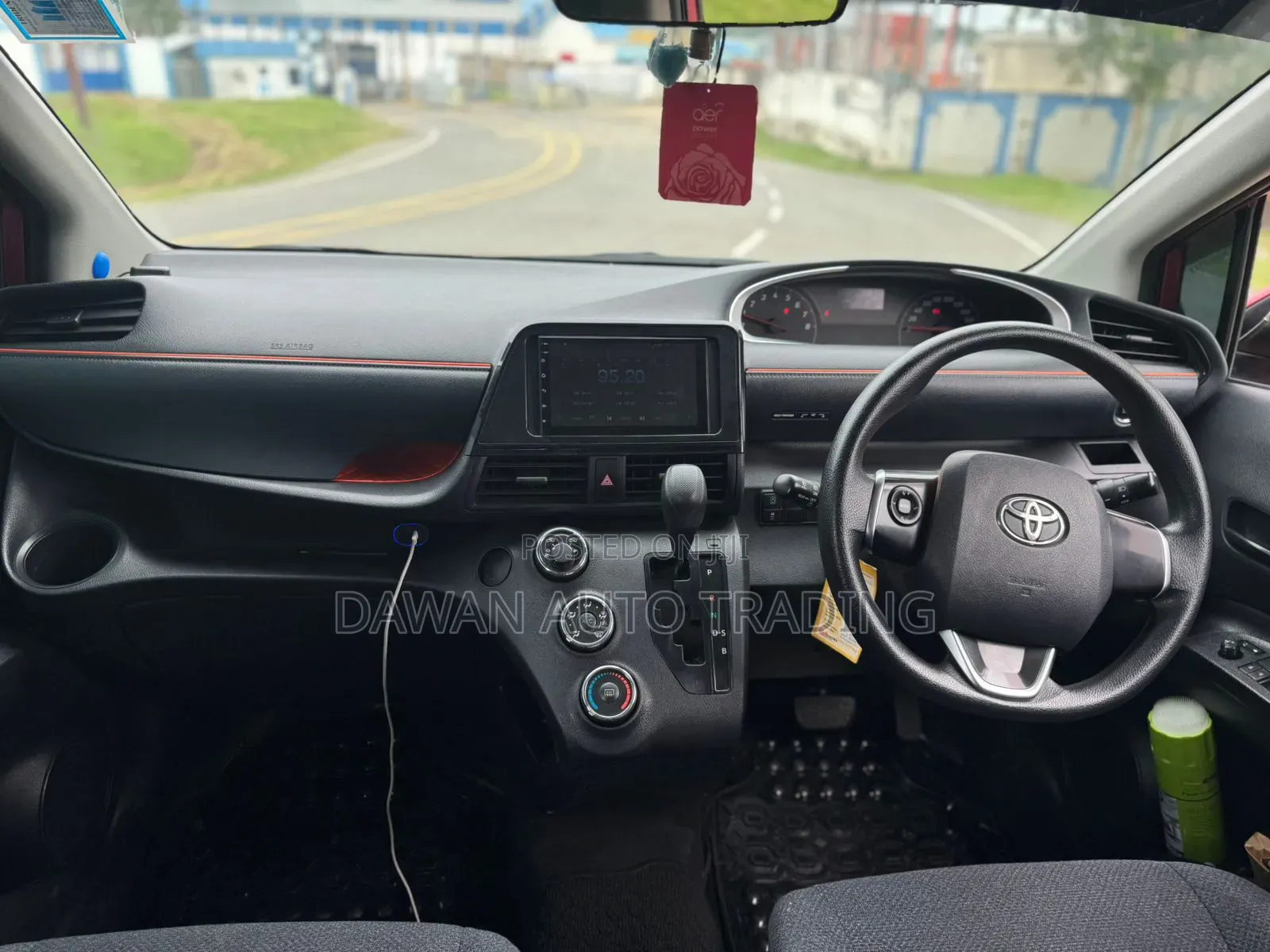 Toyota Sienta 2017 Red