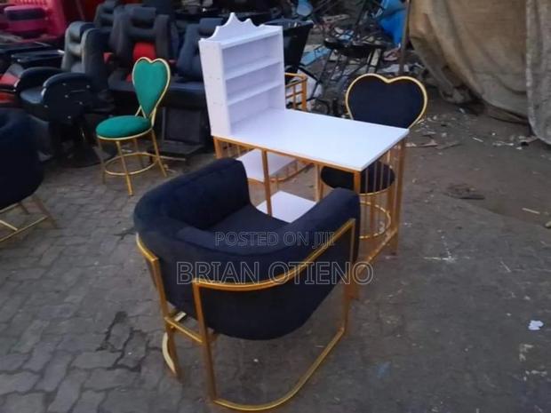 Nails Tables With a Styling Seats - main view