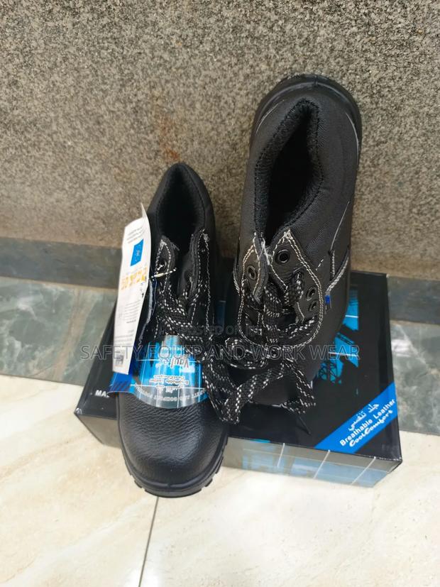 Vaultex Safety Boot With Ergonomic Support. - main view