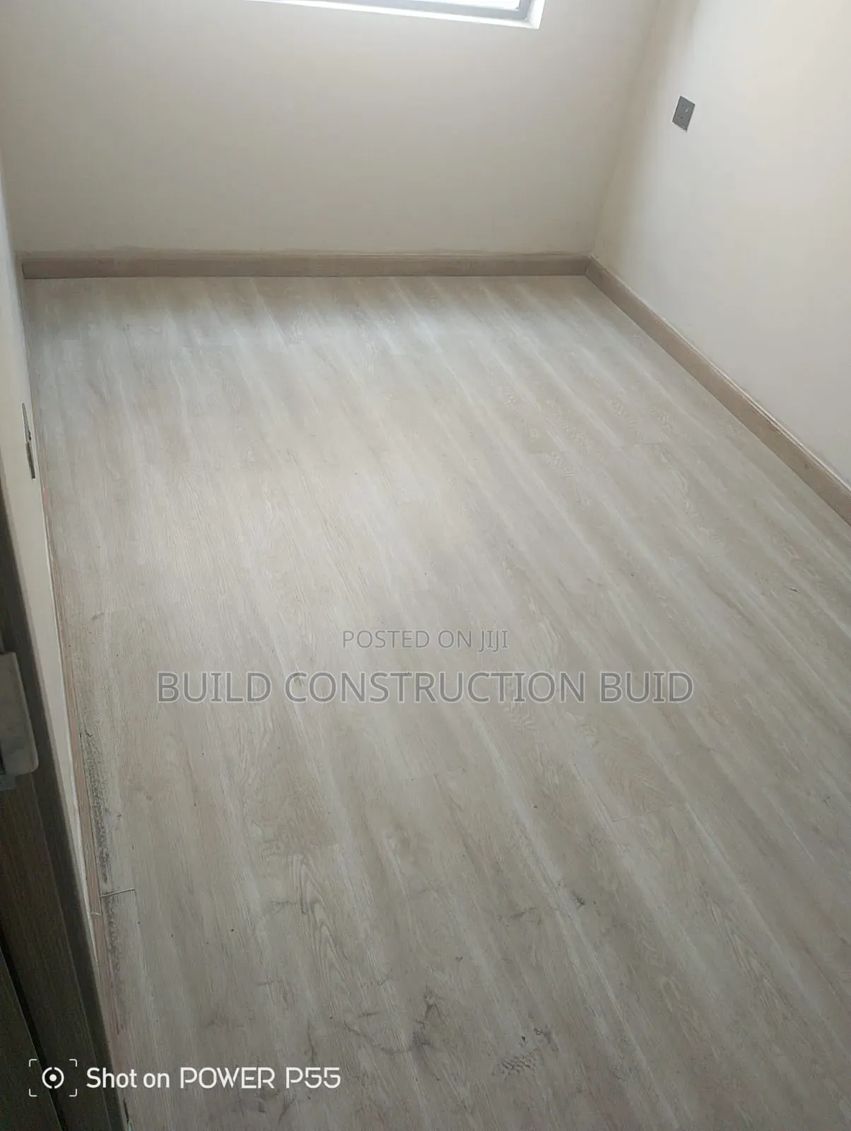 SPC Flooring 100% Waterproof/Interlocking Spc.