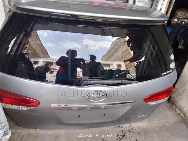 Toyota Wish Boot 2010